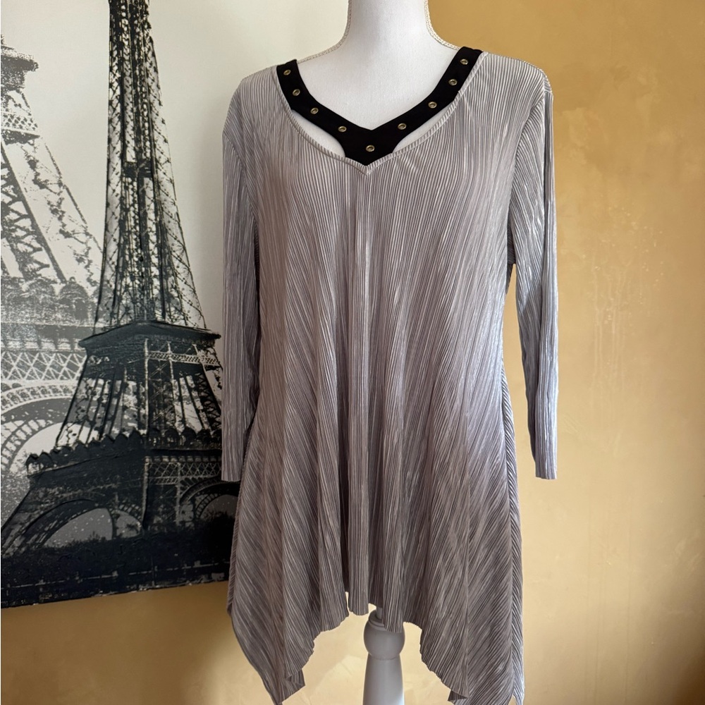 Asymmetrical Ribbed Tunic in Black and Gray